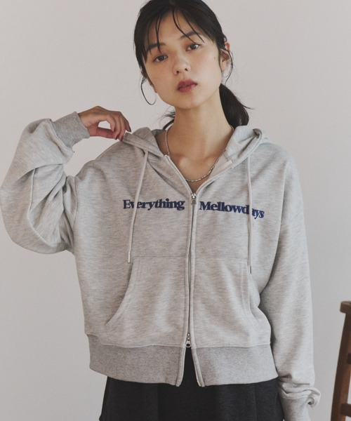 ELNEsoi（エルネソワ）の「ロゴ刺繍ZIPパーカー（パーカー・レディース・オートミール/ネイビー/ライトグレー・FREE）」の12枚目の写真