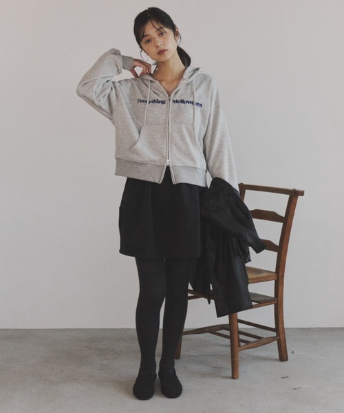 ELNEsoi（エルネソワ）の「ロゴ刺繍ZIPパーカー（パーカー・レディース・オートミール/ネイビー/ライトグレー・FREE）」の16枚目の写真