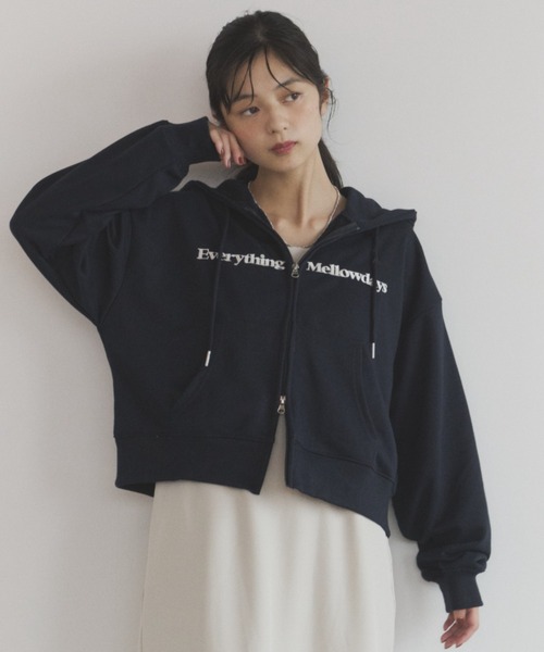 ELNEsoi（エルネソワ）の「ロゴ刺繍ZIPパーカー（パーカー・レディース・オートミール/ネイビー/ライトグレー・FREE）」の7枚目の写真