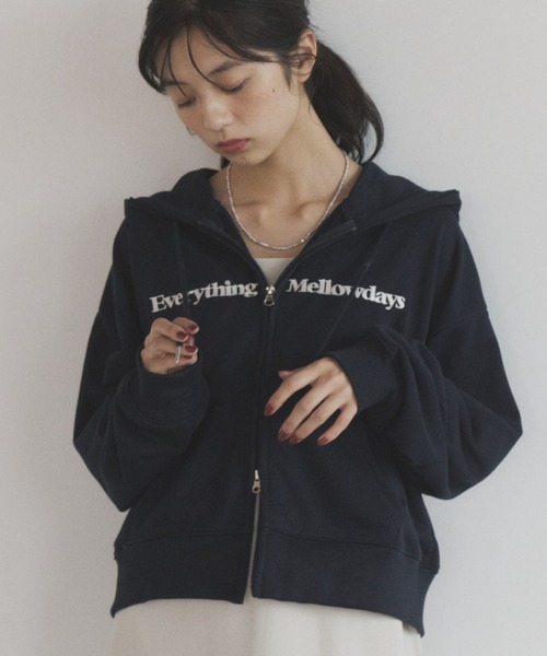 ELNEsoi（エルネソワ）の「ロゴ刺繍ZIPパーカー（パーカー・レディース・オートミール/ネイビー/ライトグレー・FREE）」の5枚目の写真
