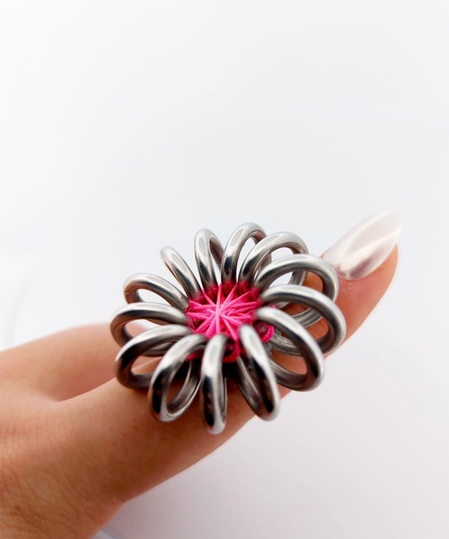 GYAN GYAN STYLE(ギャンギャンスタイル)の「FUNFLOWER ring(リング・レディース・パープル/ブラック/レモンイエロー/ライトグリーン/レッド/ピンク/ブルー/ブラウン/ホワイト・FREE)」の10枚目の写真