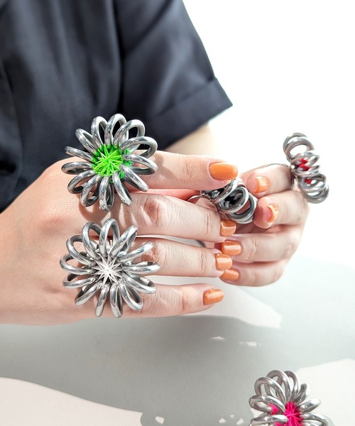GYAN GYAN STYLE(ギャンギャンスタイル)の「FUNFLOWER ring(リング・レディース・パープル/ブラック/レモンイエロー/ライトグリーン/レッド/ピンク/ブルー/ブラウン/ホワイト・FREE)」の21枚目の写真