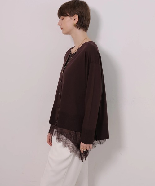 CADUNE(カデュネ)の「レースキャミ付きVカーデアンサンブル(ニット/セーター・レディース・ブラック/ベージュ/ブラウン・38)」の17枚目の写真