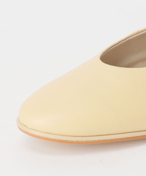 FLAT(フラット)の「レザーラウンドフラット(その他シューズ・レディース・レッド/ベージュ/ブラック系その他/ナチュラル・22cm/24cm/22.5cm/24.5cm/23cm/25cm/23.5cm)」の11枚目の写真