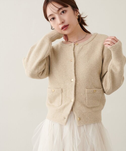 natural couture(ナチュラルクチュール)の「フラワースパンコールポケ付きカーディガン(ニット/セーター・レディース・チャコールグレー/サックスブルー/ライトベージュ/ピンク/グレー/ブラック/アイボリー・FREE)」の5枚目の写真