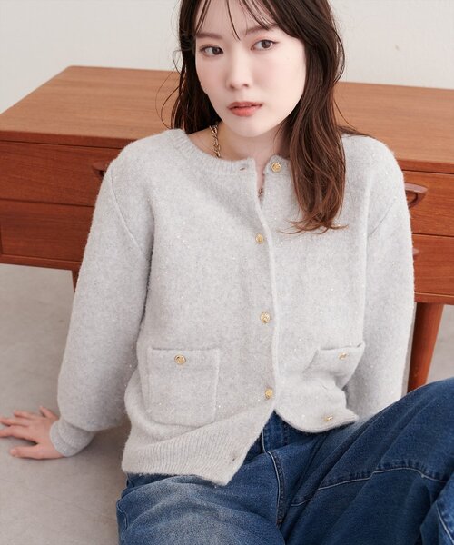 natural couture(ナチュラルクチュール)の「フラワースパンコールポケ付きカーディガン(ニット/セーター・レディース・チャコールグレー/サックスブルー/ライトベージュ/ピンク/グレー/ブラック/アイボリー・FREE)」の15枚目の写真