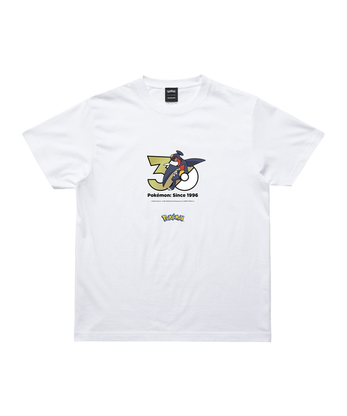 ZOZOSPOT(ゾゾスポット)の「Pokemon 30th Anniversary 1025 T-shirt 「ガブリアス」(Tシャツ/カットソー・レディース・ホワイト・SMALL/MEDIUM/LARGE/X-LARGE/XX-LARGE/XXX-LARGE/100cm/110cm/120cm/130cm/140cm/150cm/160cm)」の1枚目の写真