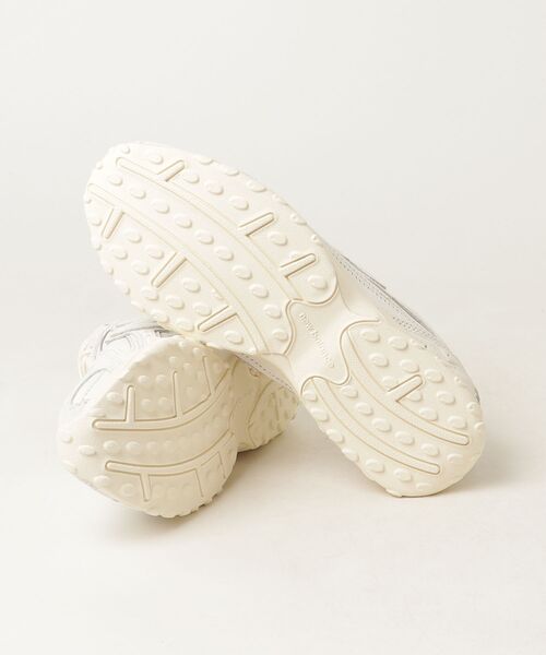 NEW BALANCE(ニューバランス)の「204L(スニーカー・レディース・ブラック/ホワイト・24.0cm/23.0cm/23.5cm/24.5cm/25.0cm/25.5cm/26.0cm/26.5cm/27.0cm/28.5cm/29.0cm/30.0cm/22.5cm/28.0cm/27.5cm)」の6枚目の写真