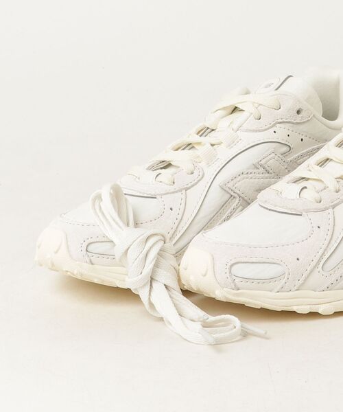 NEW BALANCE(ニューバランス)の「204L(スニーカー・レディース・ブラック/ホワイト・24.0cm/23.0cm/23.5cm/24.5cm/25.0cm/25.5cm/26.0cm/26.5cm/27.0cm/28.5cm/29.0cm/30.0cm/22.5cm/28.0cm/27.5cm)」の7枚目の写真