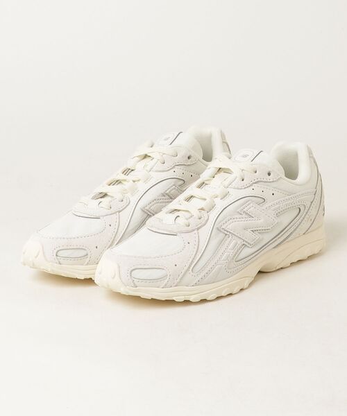 NEW BALANCE(ニューバランス)の「204L(スニーカー・レディース・ブラック/ホワイト・24.0cm/23.0cm/23.5cm/24.5cm/25.0cm/25.5cm/26.0cm/26.5cm/27.0cm/28.5cm/29.0cm/30.0cm/22.5cm/28.0cm/27.5cm)」の4枚目の写真