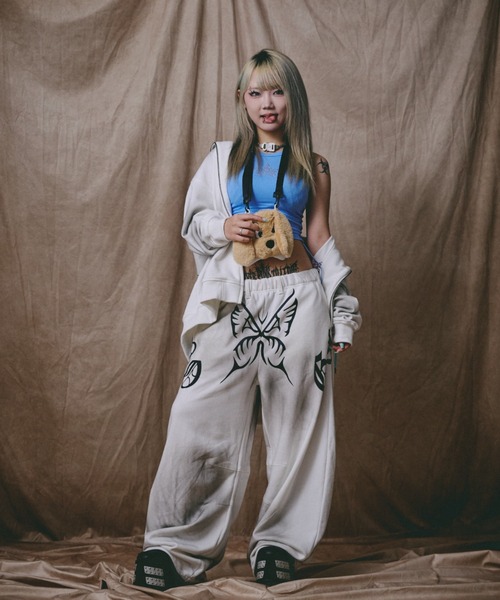 GALFY(ガルフィー)の「GALFY/ガルフィー/別注 地雷ギャル バレルシルエットパンツ(スウェットパンツ・レディース・ホワイト/カモフラージュ/ブラック・F)」の5枚目の写真