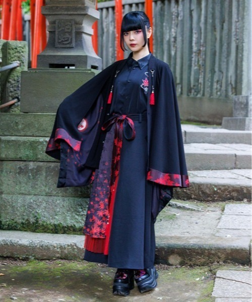 REZEN(リゼン)の「紅葉×月ケープ羽織(その他アウター・メンズ・ローズ/レッドパープル・MEDIUM/LARGE)」の2枚目の写真