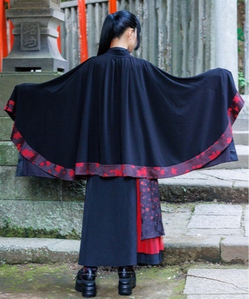 REZEN(リゼン)の「紅葉×月ケープ羽織(その他アウター・メンズ・ローズ/レッドパープル・MEDIUM/LARGE)」の5枚目の写真