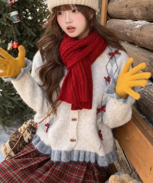 Achic(アシック)の「リボン付きアーガイル柄シャギーニットカーディガン(カーディガン/ボレロ・レディース・アイボリー/ダークグレー/ネイビー・M)」の4枚目の写真