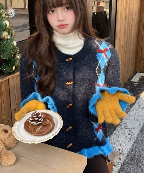 Achic(アシック)の「リボン付きアーガイル柄シャギーニットカーディガン(カーディガン/ボレロ・レディース・アイボリー/ダークグレー/ネイビー・M)」の6枚目の写真