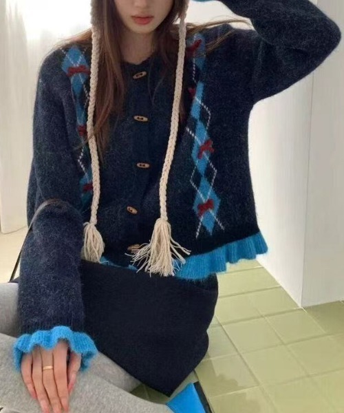 Achic(アシック)の「リボン付きアーガイル柄シャギーニットカーディガン(カーディガン/ボレロ・レディース・アイボリー/ダークグレー/ネイビー・M)」の12枚目の写真