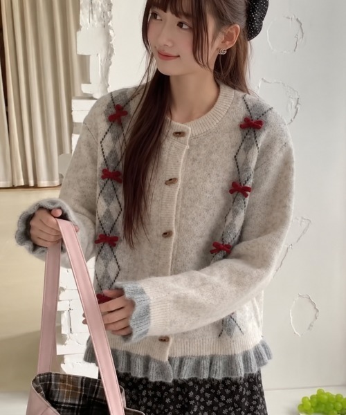Achic(アシック)の「リボン付きアーガイル柄シャギーニットカーディガン(カーディガン/ボレロ・レディース・アイボリー/ダークグレー/ネイビー・M)」の20枚目の写真