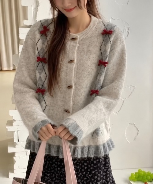 Achic(アシック)の「リボン付きアーガイル柄シャギーニットカーディガン(カーディガン/ボレロ・レディース・アイボリー/ダークグレー/ネイビー・M)」の22枚目の写真