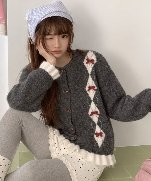 Achic(アシック)の「リボン付きアーガイル柄シャギーニットカーディガン(カーディガン/ボレロ・レディース・アイボリー/ダークグレー/ネイビー・M)」の15枚目の写真