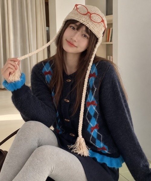 Achic(アシック)の「リボン付きアーガイル柄シャギーニットカーディガン(カーディガン/ボレロ・レディース・アイボリー/ダークグレー/ネイビー・M)」の10枚目の写真