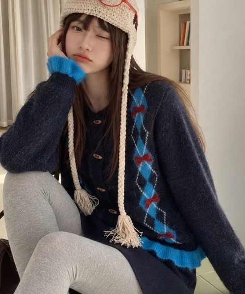 Achic(アシック)の「リボン付きアーガイル柄シャギーニットカーディガン(カーディガン/ボレロ・レディース・アイボリー/ダークグレー/ネイビー・M)」の9枚目の写真