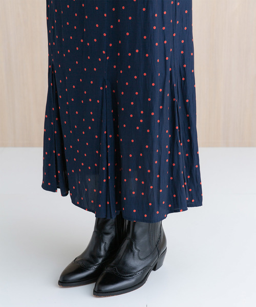 PUBLIC TOKYO（パブリックトウキョウ）の「ドットロングフレアスカート（スカート・レディース・ブラック/ネイビー・1/2）」の12枚目の写真
