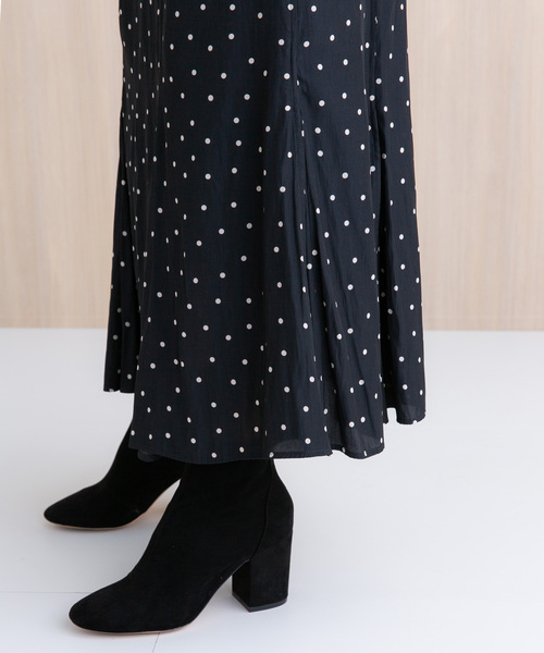 PUBLIC TOKYO（パブリックトウキョウ）の「ドットロングフレアスカート（スカート・レディース・ブラック/ネイビー・1/2）」の8枚目の写真