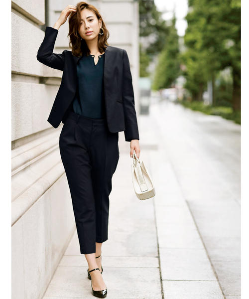 グリーンレーベルリラクシング カチリラ ダークグレー パンツスーツ