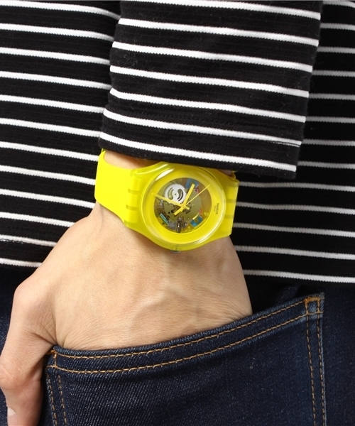BEAUTY&YOUTH UNITED ARROWS（ビューティーアンドユースユナイテッドアローズ）の「＜SWATCH＞ YELLOW LACQUERED¨§（アナログ腕時計・メンズ・イエロー・フリー）」の2枚目の写真