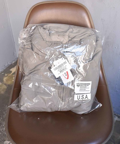 VINTAGE（ヴィンテージ）の「【ヴィンテージ古着】ECWCS gen3 level7 デッドストック！（ダウンジャケット/コート・メンズ・グレー・MEDIUM）」の2枚目の写真