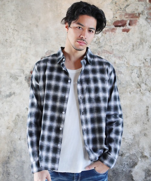 LIL VENDARS（リルヴェンダース）の「先染め綿麻ストレッチレギュラーカラー長袖シャツ（シャツ/ブラウス・メンズ・ストライプ/ホワイト/ネイビー/サックスブルー/ホワイト系その他/ブルー系その他/ライトピンク/グレー/カーキ/チェック/ミント/ライトイエロー/ラベンダー/その他1/その他2/ホワイト系その他2/ブラック系その他/ベージュ系その他/ベージュ系その他2/スモーキーグリーン系/ブルー系その他2/チャコール/カーキ系/クリアブラウン・XL/L/S/M）」の5枚目の写真