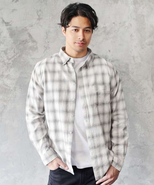 LIL VENDARS（リルヴェンダース）の「先染め綿麻ストレッチレギュラーカラー長袖シャツ（シャツ/ブラウス・メンズ・ストライプ/ホワイト/ネイビー/サックスブルー/ホワイト系その他/ブルー系その他/ライトピンク/グレー/カーキ/チェック/ミント/ライトイエロー/ラベンダー/その他1/その他2/ホワイト系その他2/ブラック系その他/ベージュ系その他/ベージュ系その他2/スモーキーグリーン系/ブルー系その他2/チャコール/カーキ系/クリアブラウン・XL/L/S/M）」の4枚目の写真