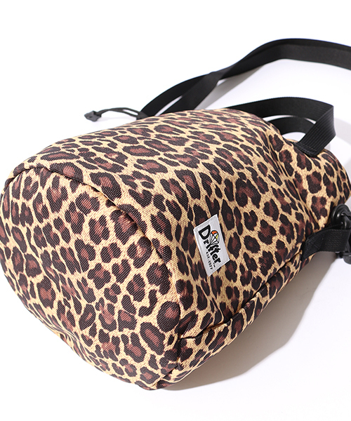 Drifter（ドリフター）の「[DRIFTER/ドリフター] レオパード柄巾着バッグ（ショルダーバッグ・レディース・ブラウン・ONE SIZE）」の6枚目の写真