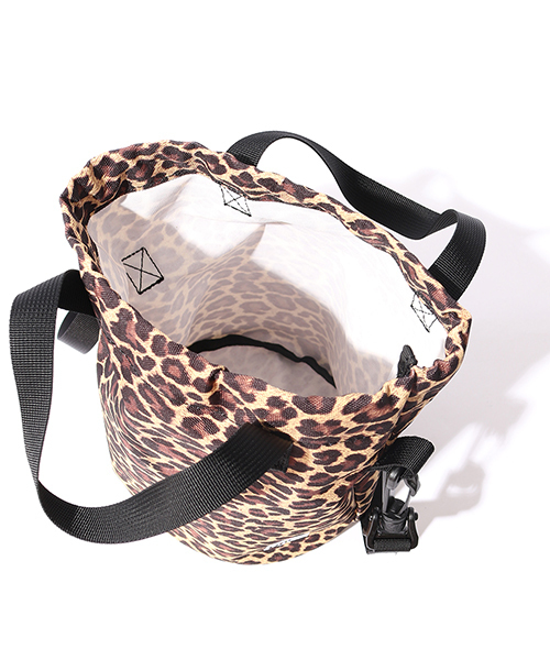 Drifter（ドリフター）の「[DRIFTER/ドリフター] レオパード柄巾着バッグ（ショルダーバッグ・レディース・ブラウン・ONE SIZE）」の7枚目の写真