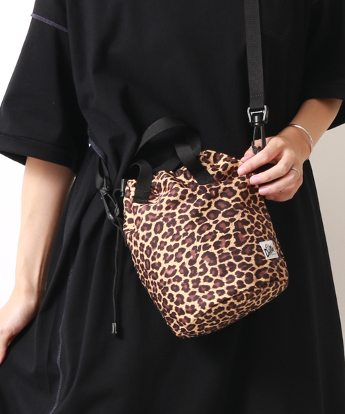 Drifter（ドリフター）の「[DRIFTER/ドリフター] レオパード柄巾着バッグ（ショルダーバッグ・レディース・ブラウン・ONE SIZE）」の9枚目の写真
