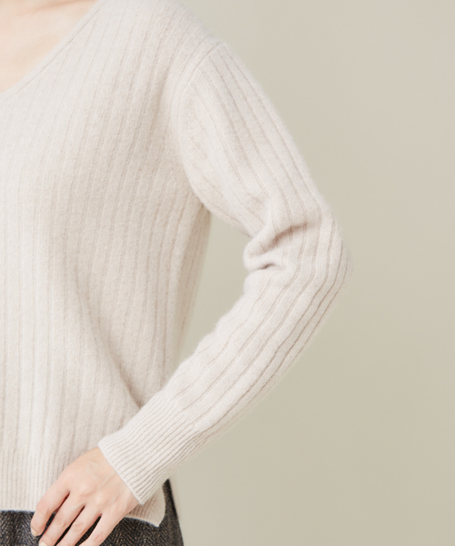 qualite（カリテ）の「【定番】ウールVネックニットプルオーバー