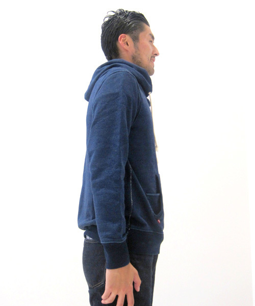 Denime(ドゥニーム)の「INDIGO HEAVY SWEAT PULL OVER PARKA(パーカー・メンズ・ブラック/ネイビー・MEDIUM/LARGE/SMALL)」の14枚目の写真