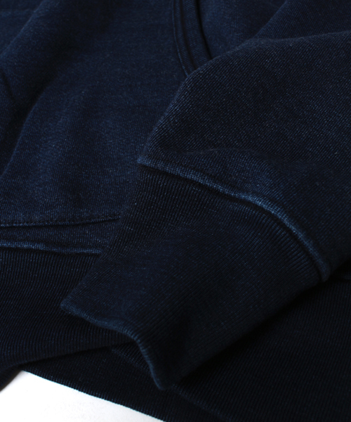 Denime(ドゥニーム)の「INDIGO HEAVY SWEAT PULL OVER PARKA(パーカー・メンズ・ブラック/ネイビー・MEDIUM/LARGE/SMALL)」の4枚目の写真