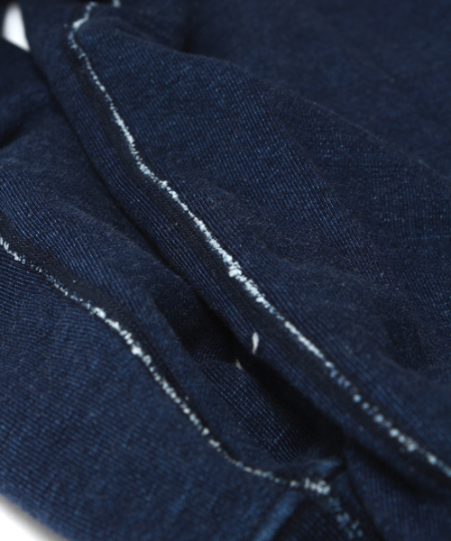 Denime(ドゥニーム)の「INDIGO HEAVY SWEAT PULL OVER PARKA(パーカー・メンズ・ブラック/ネイビー・MEDIUM/LARGE/SMALL)」の3枚目の写真