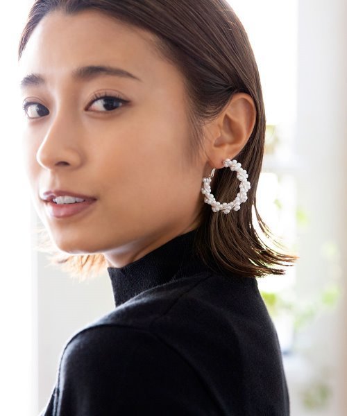 colleca la(コレカラ)の「ツイストパールフープピアス(ピアス(両耳用)・レディース・シルバー/ゴールド・フリ-)」の8枚目の写真