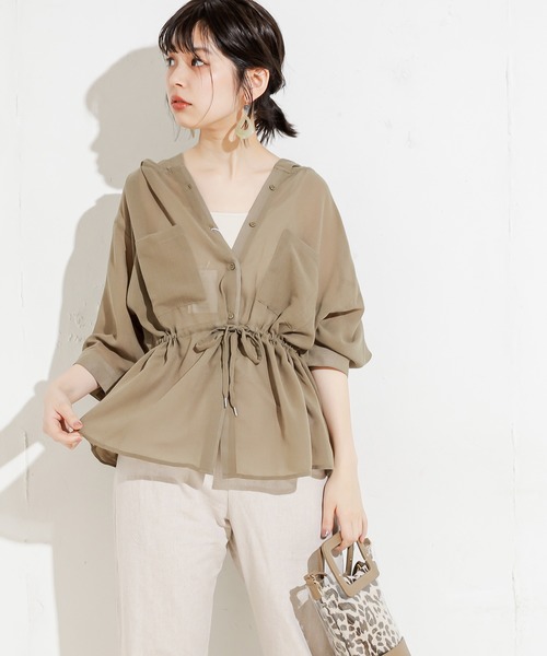 natural couture（ナチュラルクチュール）の「フード付きシアーシャツ（シャツ/ブラウス・レディース・ベージュ/オフホワイト/カーキ・FREE）」の3枚目の写真