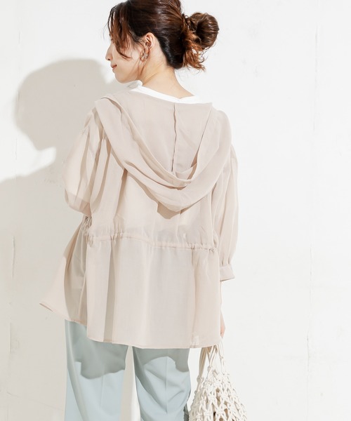 natural couture（ナチュラルクチュール）の「フード付きシアーシャツ（シャツ/ブラウス・レディース・ベージュ/オフホワイト/カーキ・FREE）」の9枚目の写真