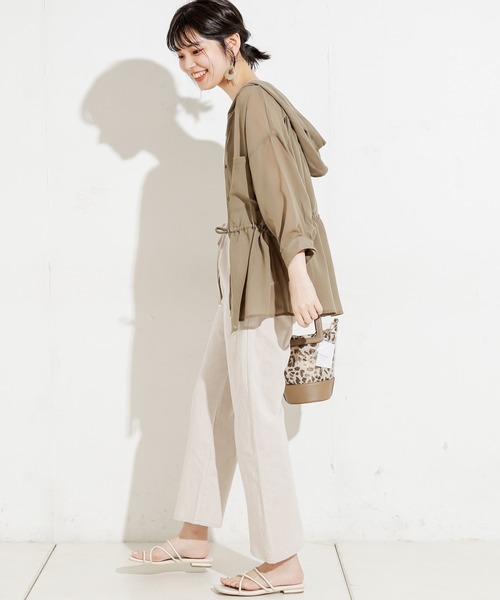 natural couture（ナチュラルクチュール）の「フード付きシアーシャツ（シャツ/ブラウス・レディース・ベージュ/オフホワイト/カーキ・FREE）」の10枚目の写真