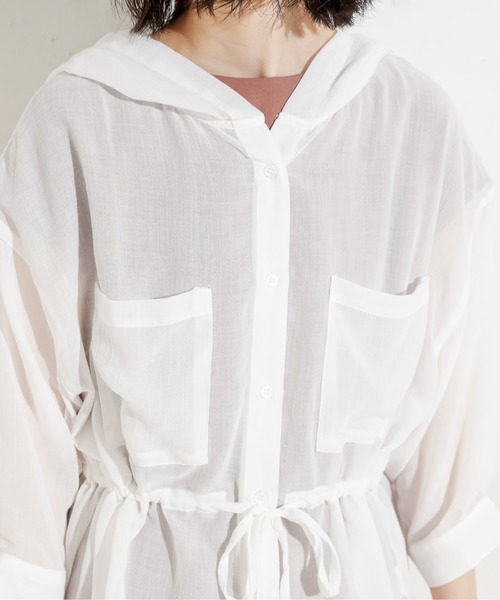 natural couture（ナチュラルクチュール）の「フード付きシアーシャツ（シャツ/ブラウス・レディース・ベージュ/オフホワイト/カーキ・FREE）」の16枚目の写真