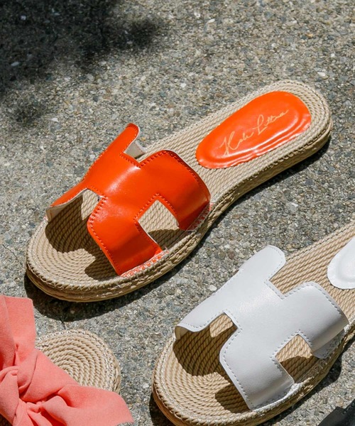 KOBE LETTUCE（コウベレタス）の「2TYPEフラットサンダル（サンダル・レディース・ブラック/イエロー/ブラック系その他/キャメル/ピンク系その他/パープル/ホワイト系その他/パープル系その他/イエロー系その他/コーラル/イエロー系その他2/ホワイト・L/LL/M/S）」の12枚目の写真