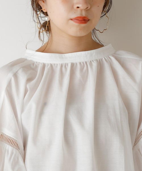 Chico（チコ）の「コットンレースギャザーブラウス（シャツ/ブラウス・レディース・ブラック/ベージュ/アイボリー・FREE）」の4枚目の写真