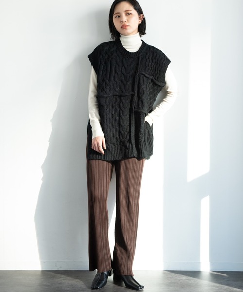 Aunt Marie's（アントマリーズ）の「オーバーシルエットケーブルニットベスト / AUNT MARIE'S（ベスト・レディース・ブラック/ブラウン/アイボリー・FREE）」の7枚目の写真