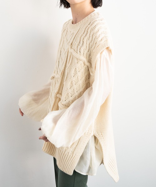 Aunt Marie's（アントマリーズ）の「オーバーシルエットケーブルニットベスト / AUNT MARIE'S（ベスト・レディース・ブラック/ブラウン/アイボリー・FREE）」の4枚目の写真