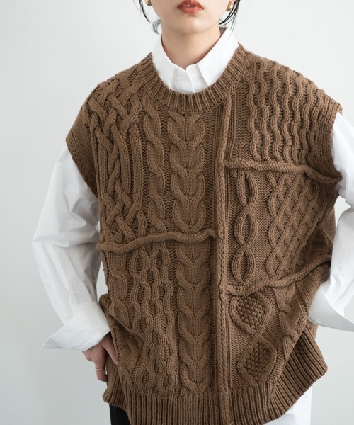 Aunt Marie's（アントマリーズ）の「オーバーシルエットケーブルニットベスト / AUNT MARIE'S（ベスト・レディース・ブラック/ブラウン/アイボリー・FREE）」の9枚目の写真