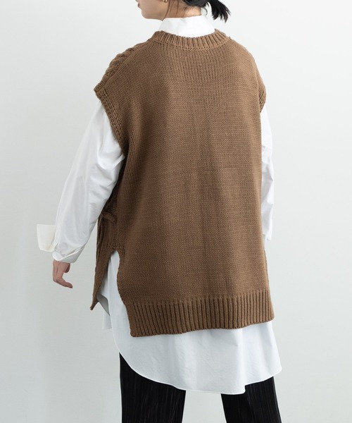 Aunt Marie's（アントマリーズ）の「オーバーシルエットケーブルニットベスト / AUNT MARIE'S（ベスト・レディース・ブラック/ブラウン/アイボリー・FREE）」の18枚目の写真